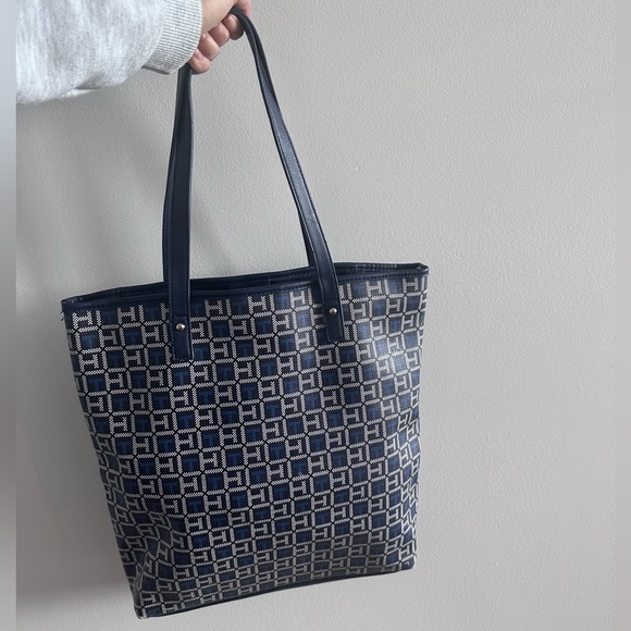 Tommy Hilfiger bag - Picture 3 of 4